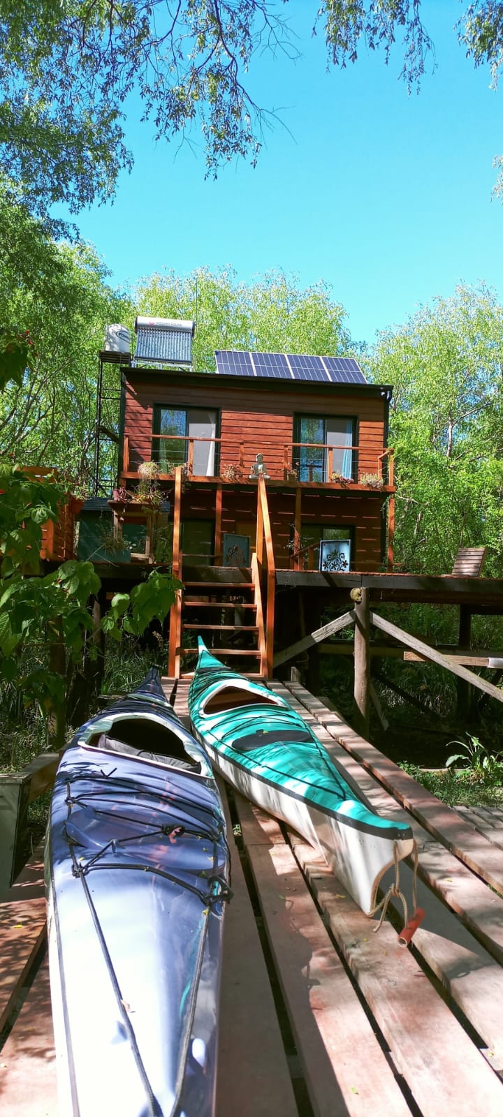 Casa Isla del Delta, casa autosuficiente sobre palafitos en el Delta de Tigre, Buenos Aires — foto 5 de 9. Proyecto del Arq. Germán Vazquez