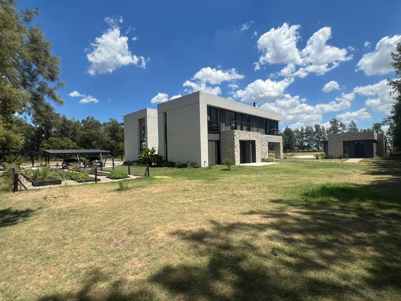 Casa LO, vivienda unifamiliar sustentable en Lobos, Buenos Aires — foto 6 de 12. Proyecto del Arq. Germán Vazquez