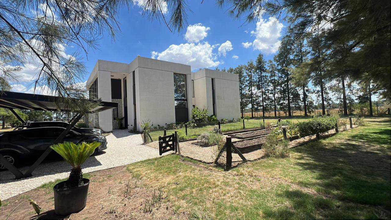 Casa LO, vivienda unifamiliar sustentable en Lobos, Buenos Aires — foto 9 de 12. Proyecto del Arq. Germán Vazquez