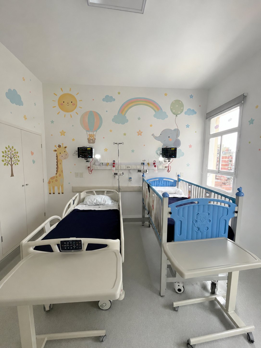 Piso de Pediatría · Centro Gallego, internación pediátrica en CABA — foto 3 de 3. Proyecto del Arq. Germán Vazquez